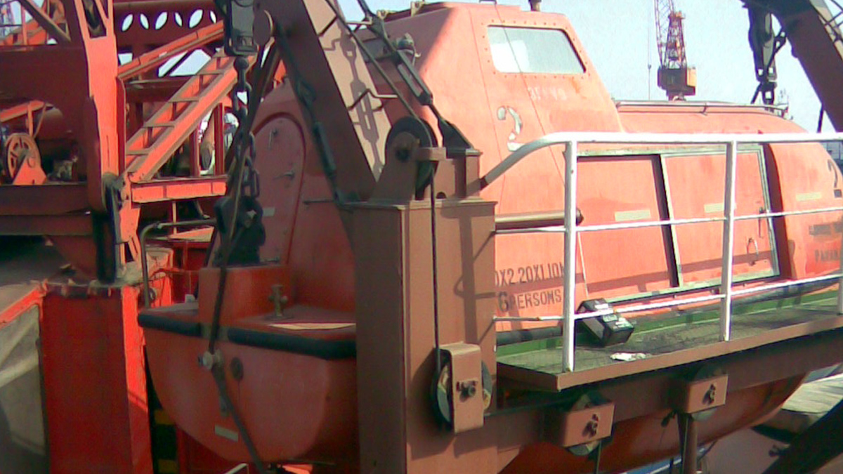 Pivoting Lifeboat Davits