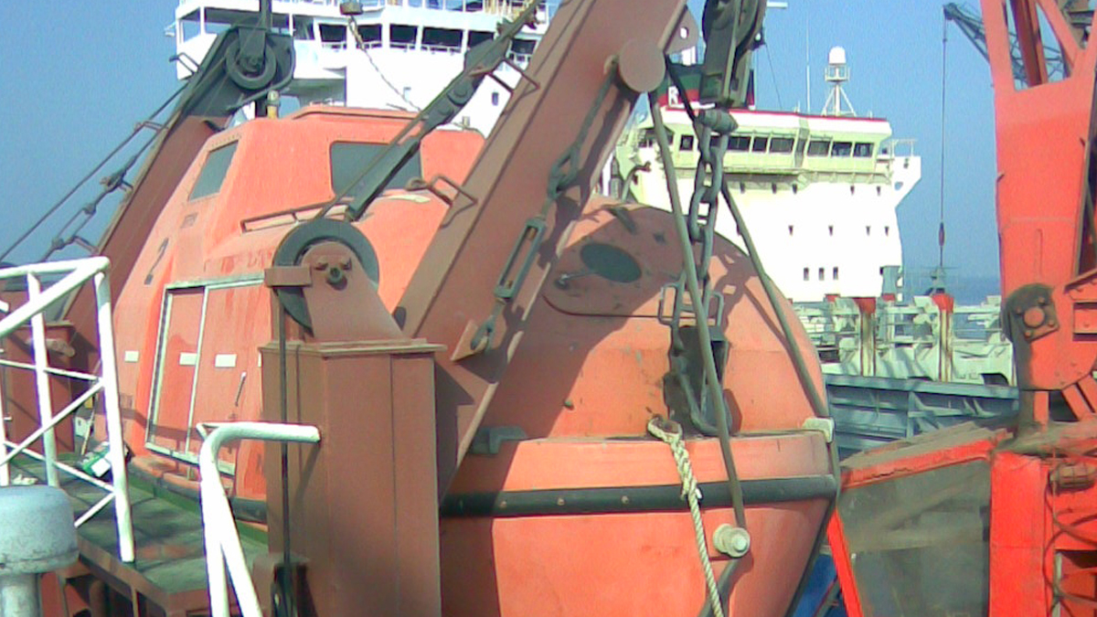 Pivoting Lifeboat Davits