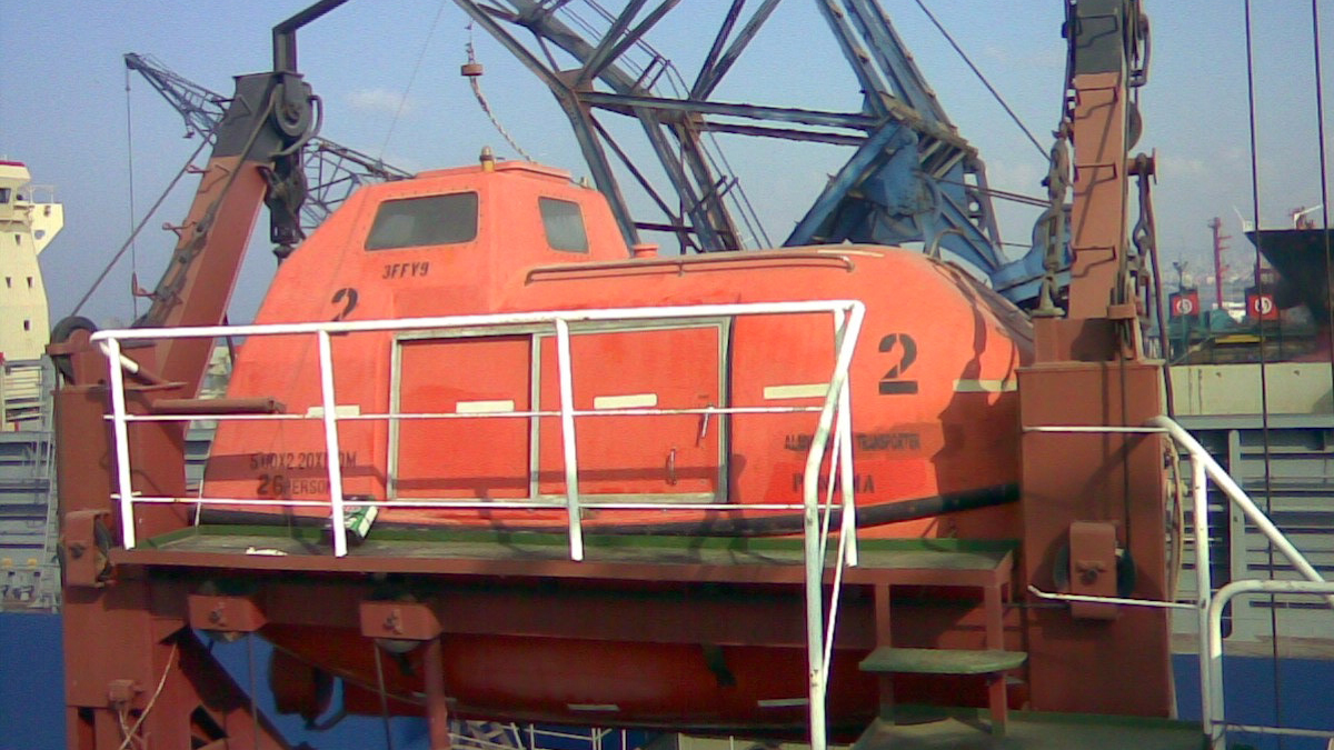 Pivoting Lifeboat Davits