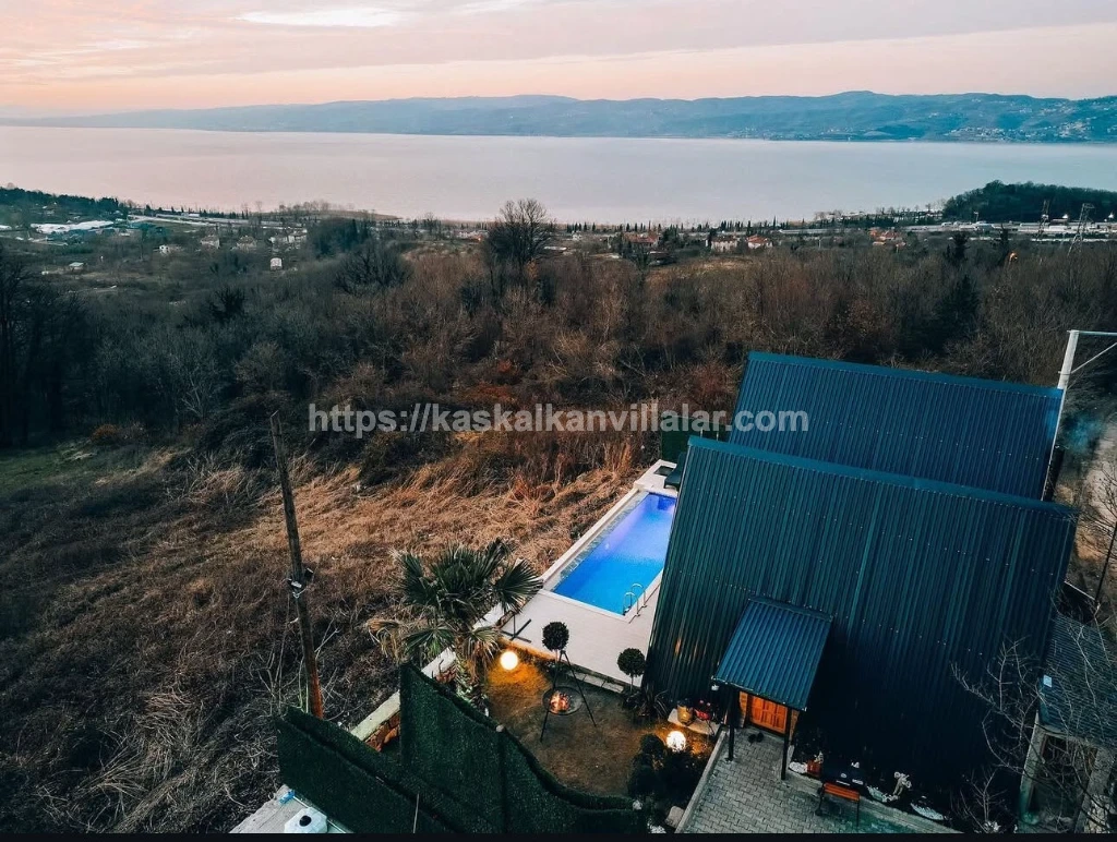 Sapanca Manzara Suit Bungalov | Göl Manzaralı Jakuzili & Havuzlu Tatil - 2