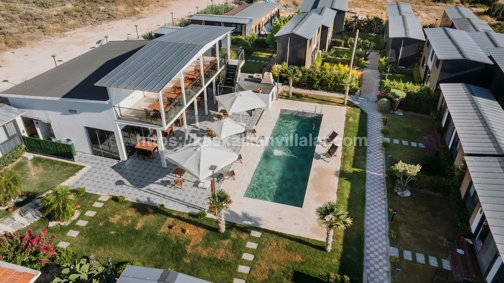 Mega Hotel 2+1 Çeşme