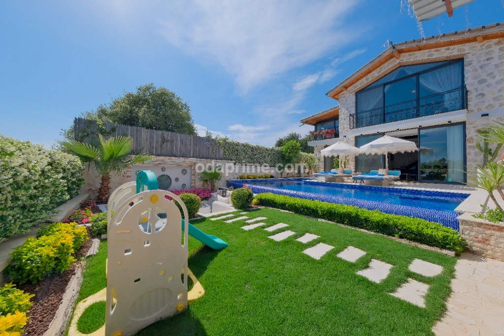 Villa Redline