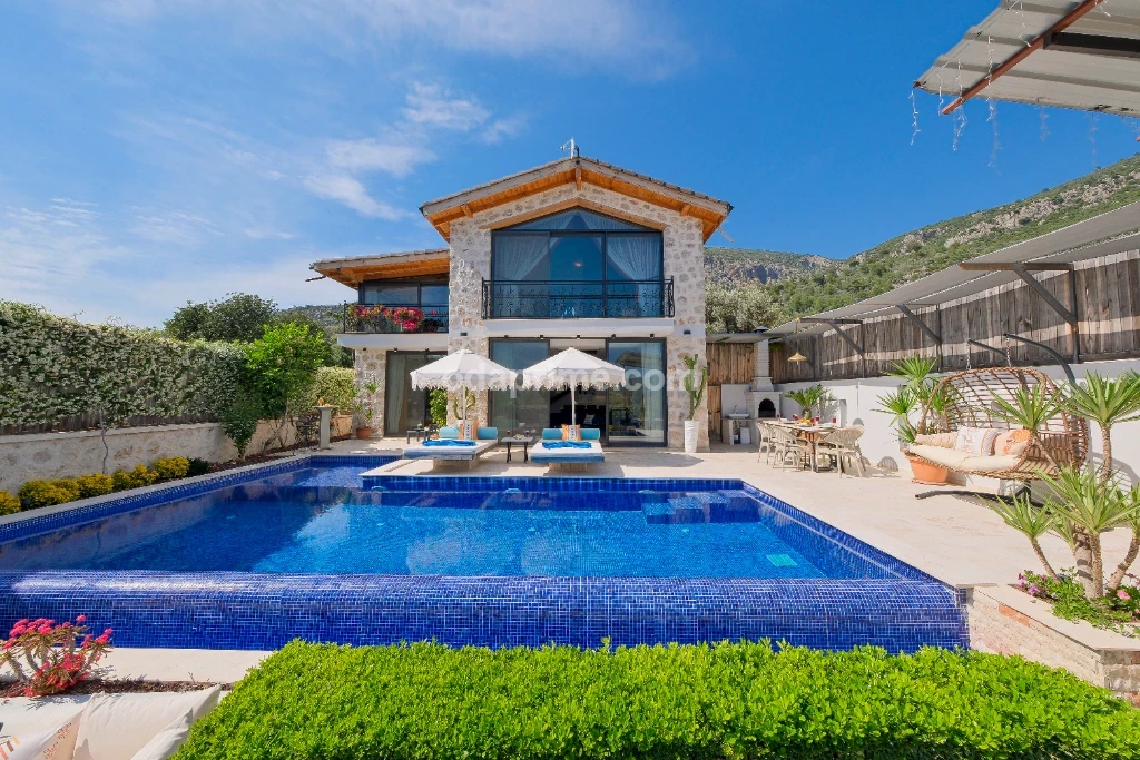 Villa Redline