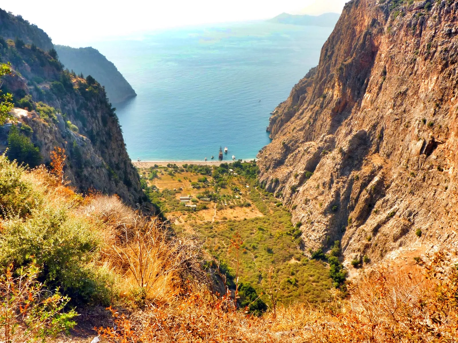 Ölüdeniz Kelebekler Vadisi kelebekleri hangi mevsimde görünüyor ?