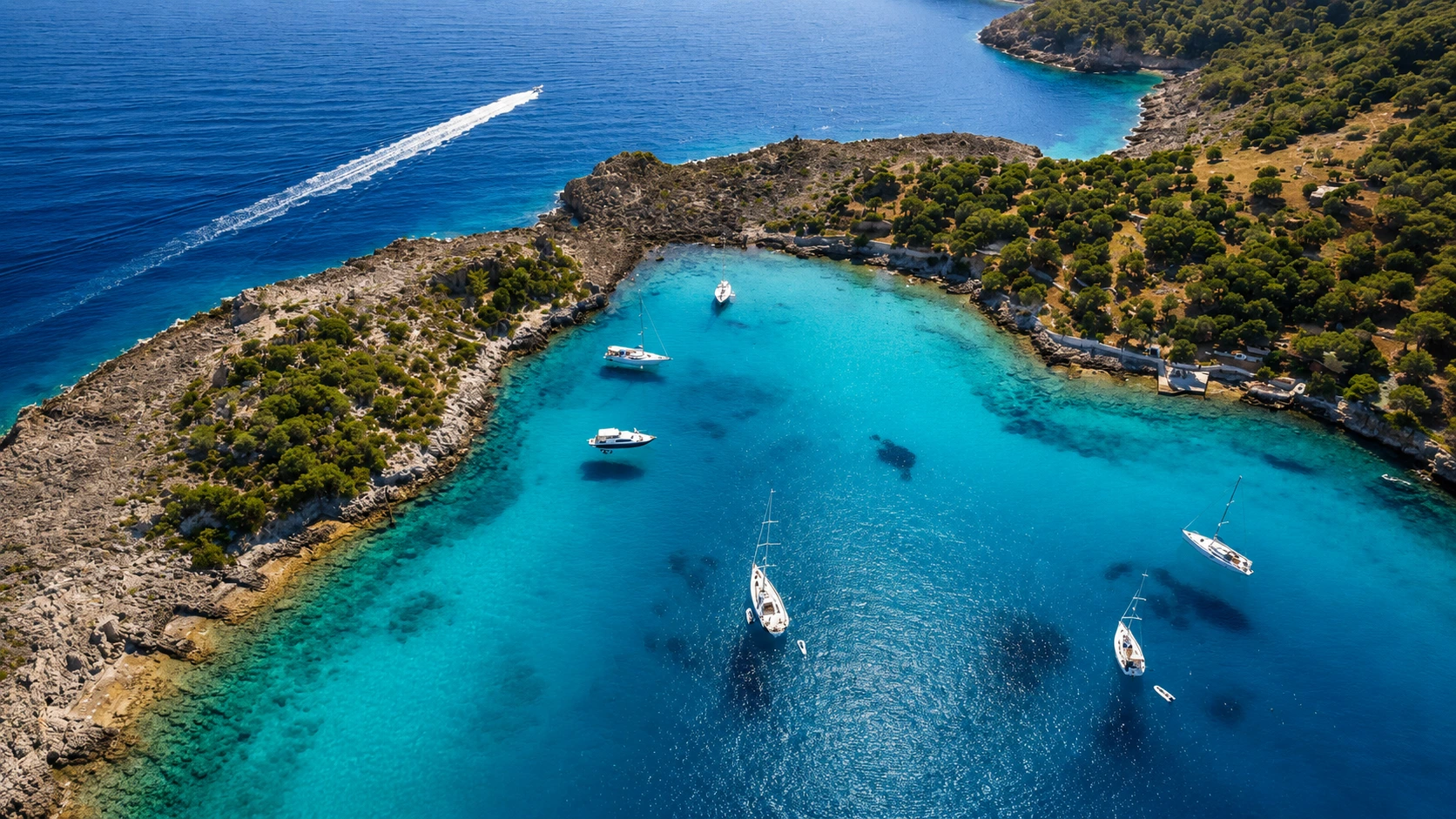Akvaryum Koyu – Göcek’in Cam Gibi Berrak Sularıyla Ünlü Koyu